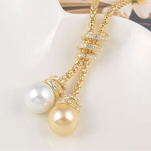 Lariat necklace with double faux south sea pearls